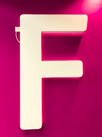 Constants /f/ spelled with the letter l or letters ph